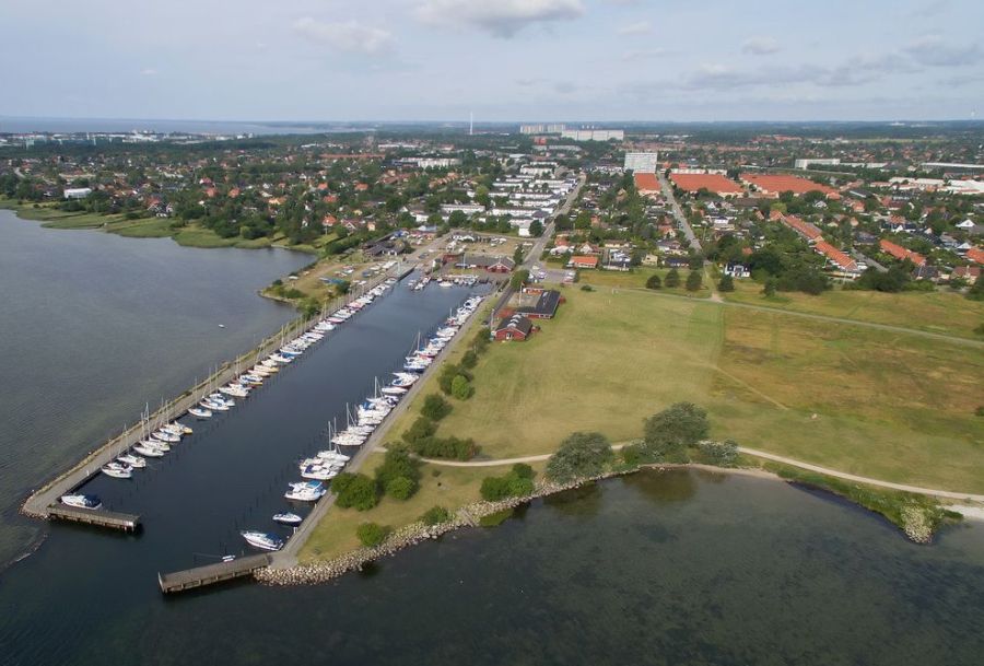 Foto af Hvidovre Havn taget fra luften af Denja1, istockphoto 