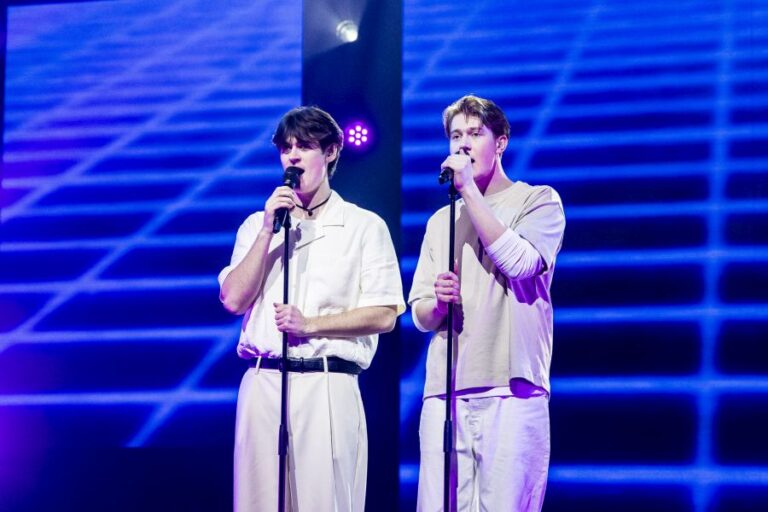 Viktor Balsløv og Elias Crone Wichmann fra Darling i X Factor 2025