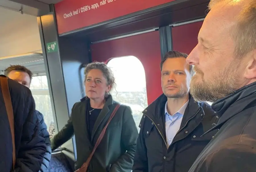 Maria Durhuus med blandt andre justitsminister Peter Hummelgaard
